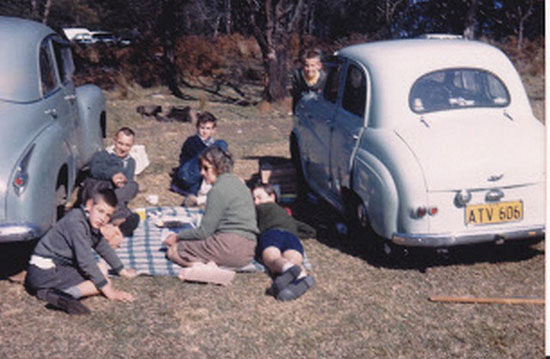 Austin A30 & family picnic